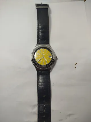 Swatch Alos 90 Reloj Amarillo y Plateado