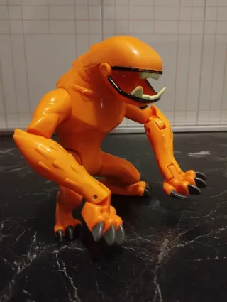 Action Figure Ben 10 Wildmutt Bandai