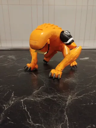 Action Figure Ben 10 Wildmutt Bandai