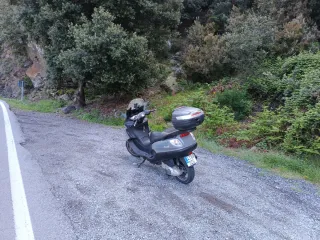 Piaggio X9 125cc Maxi Scooter Gris