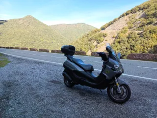 Piaggio X9 125cc Maxi Scooter Gris