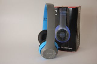 Auriculares Cascos P47 Nuevo en Blanco, Negro