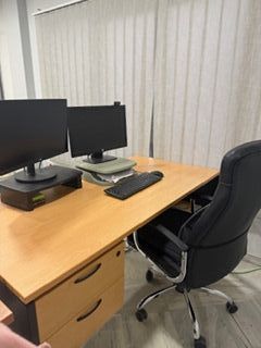 2 Mesas de Madera Marrón (50€ por mesa)