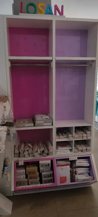 Mueble Almacenaje con compartimentos y barras