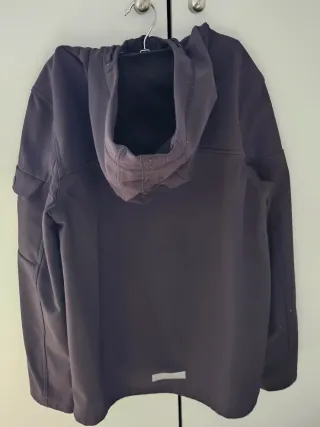 Chaqueta impermeable y térmica negra