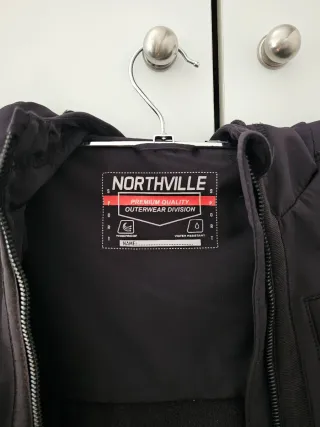 Chaqueta impermeable y térmica negra