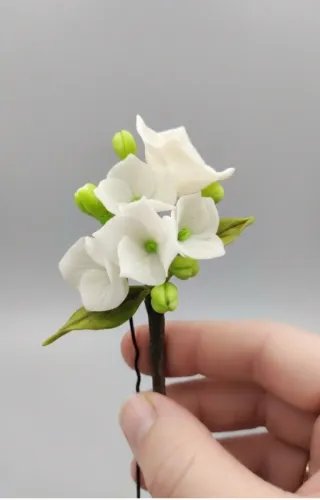 Tocado de hortensias blanco y verde