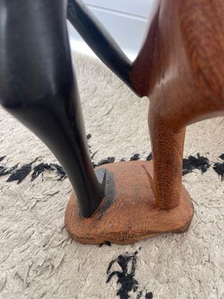 Figura de madera de pareja abstracta