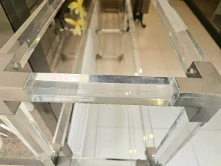 Vitrina expositora de cristal y plástico