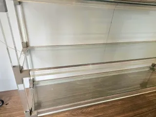 Vitrina expositora de cristal y plástico