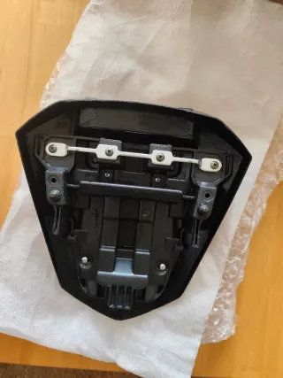 Tapa colín Yamaha R6 2008-2016 Negra