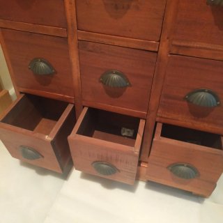 Mueble de madera con cajones
