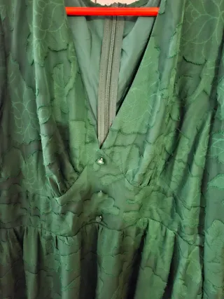 Vestido verde con estampado floral