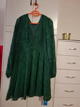 Vestido verde con estampado floral