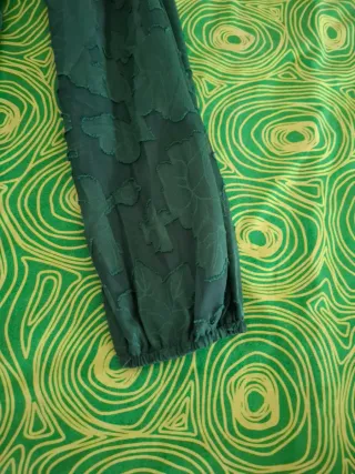 Vestido verde con estampado floral