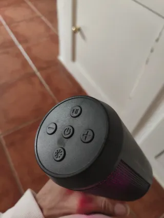 Altavoz portátil con batería y bluutum