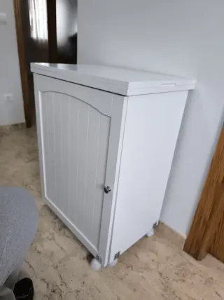 Mueble para máquina de coser con ruedas