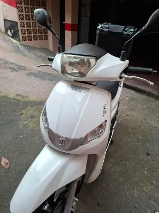 Peugeot Tweet 125cc Blanca