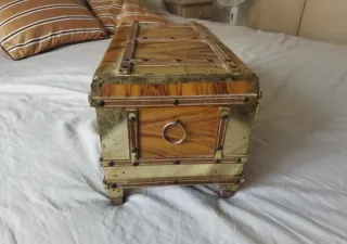 Joyero antiguo madera y metal