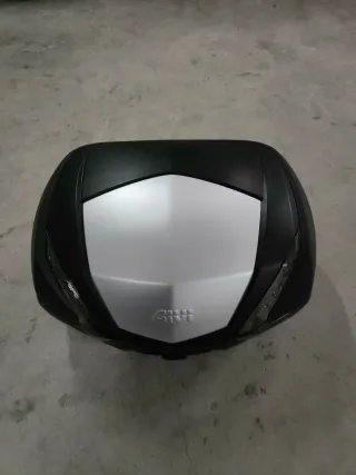 Baúl Moto Givi V47 Monokey Tapa Aluminio