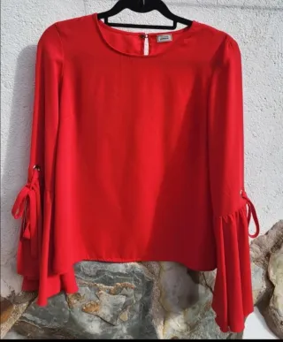 Conjunto Blusa Roja y Falda Negra