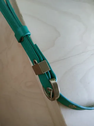 Bolso Zara verde acolchado con etiquetas