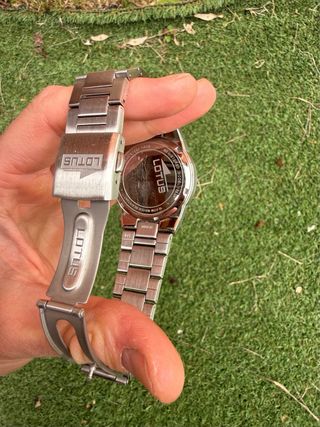Reloj Lotus Azul Bisel Estriado