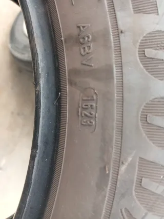 35 euros cada una Neumáticos Goodyear 215/65R16C