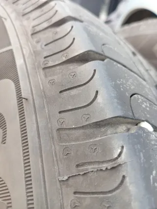 35 euros cada una Neumáticos Goodyear 215/65R16C