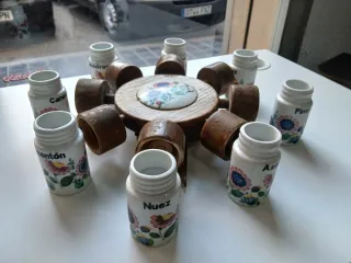 Especiero vintage de madera y cerámica