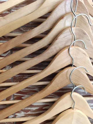 Lote de 10 perchas de madera