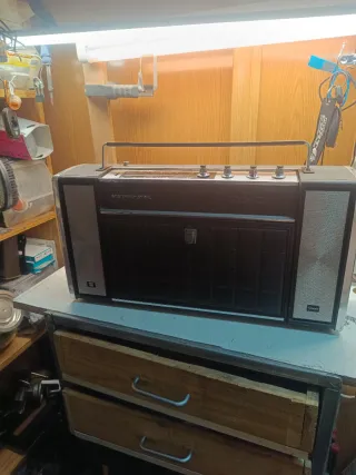 Radio Tocadiscos National antigua