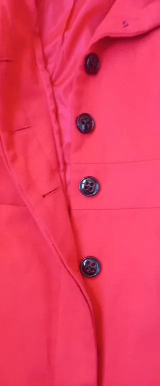 Abrigo Stradivarius botones contraste S