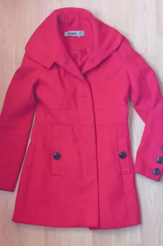 Abrigo Stradivarius botones contraste S