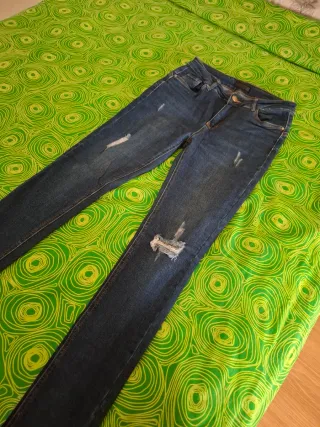 Pantalón vaquero mujer desgastado