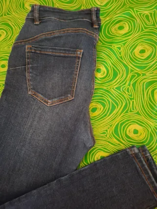 Pantalón vaquero mujer desgastado