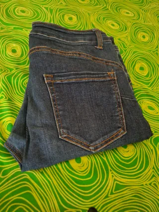 Pantalón vaquero mujer desgastado