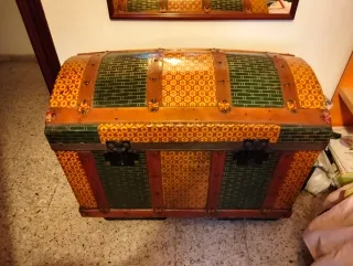 Baúl antiguo decorado