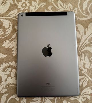 iPad 5 128GB Cellular Plata