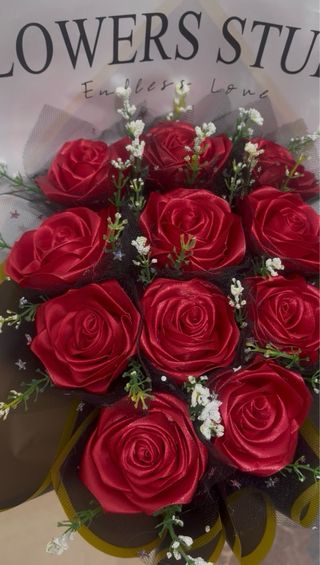 Ramo Rosas Eternas Tela Roja