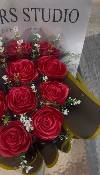 Ramo Rosas Eternas Tela Roja