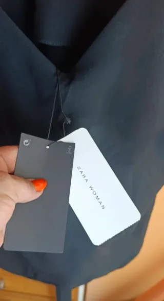 Camiseta tirantes negro Zara