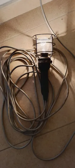 Lote automoción: óptica, lampara portátil, bidones