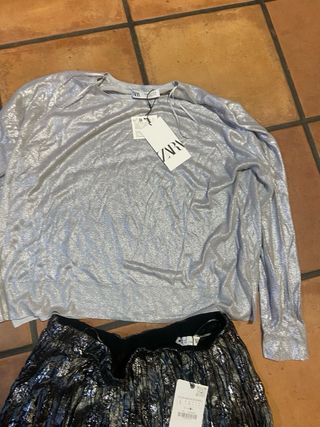 Conjunto Zara falda y jersey plateado