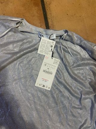 Conjunto Zara falda y jersey plateado