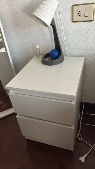 Cómoda 5 cajones Ikea + 2 cómodas de noche