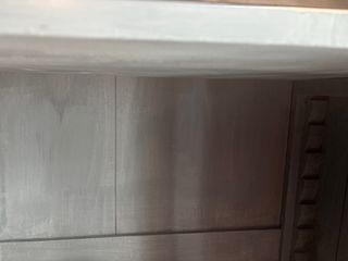 Armario antiguo de madera y cristal