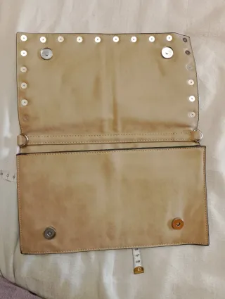 Bolso de mano estampado serpiente.