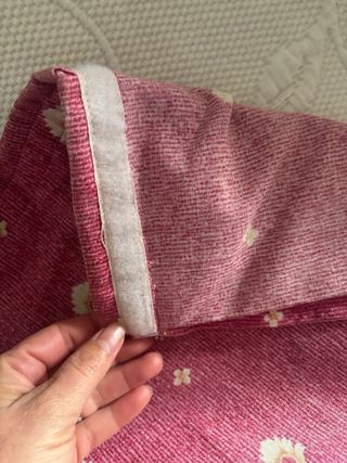 Cenefa roja y flores