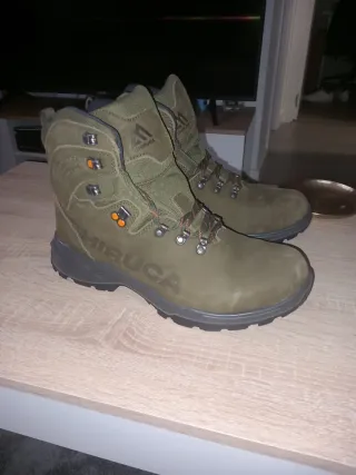 Botas de caza chiruca verdes y naranjas